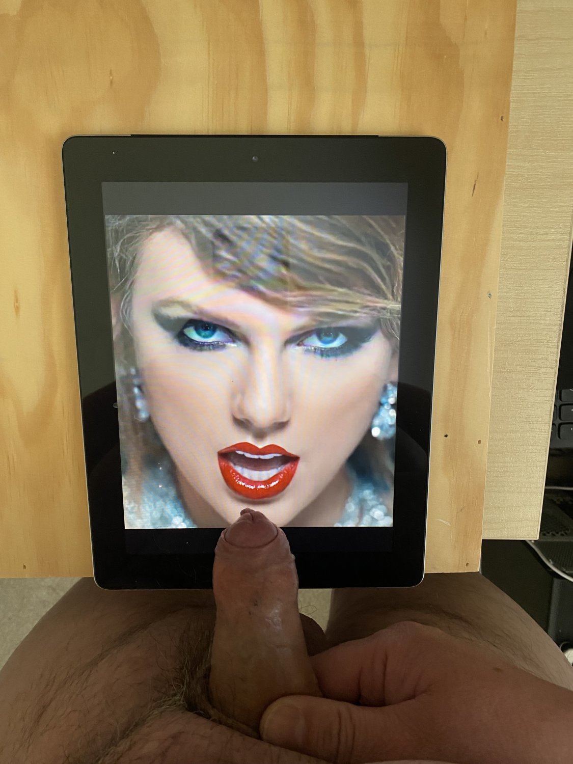 Cocking Taylor Swift #5YOV0RJm