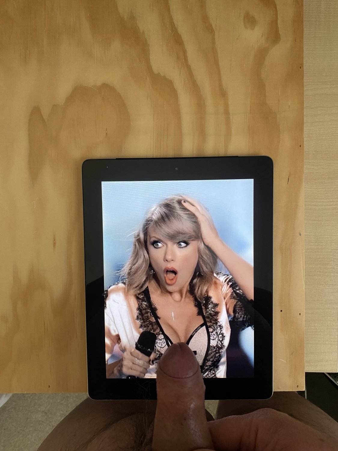 Cocking Taylor Swift #NBkYtZAM