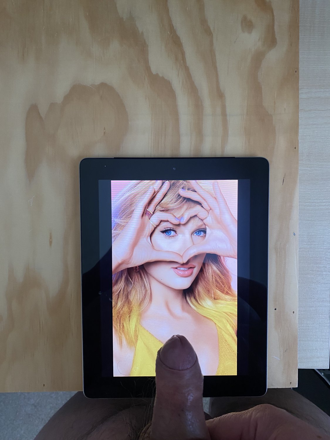 Cocking Taylor Swift #QWtCBzBM