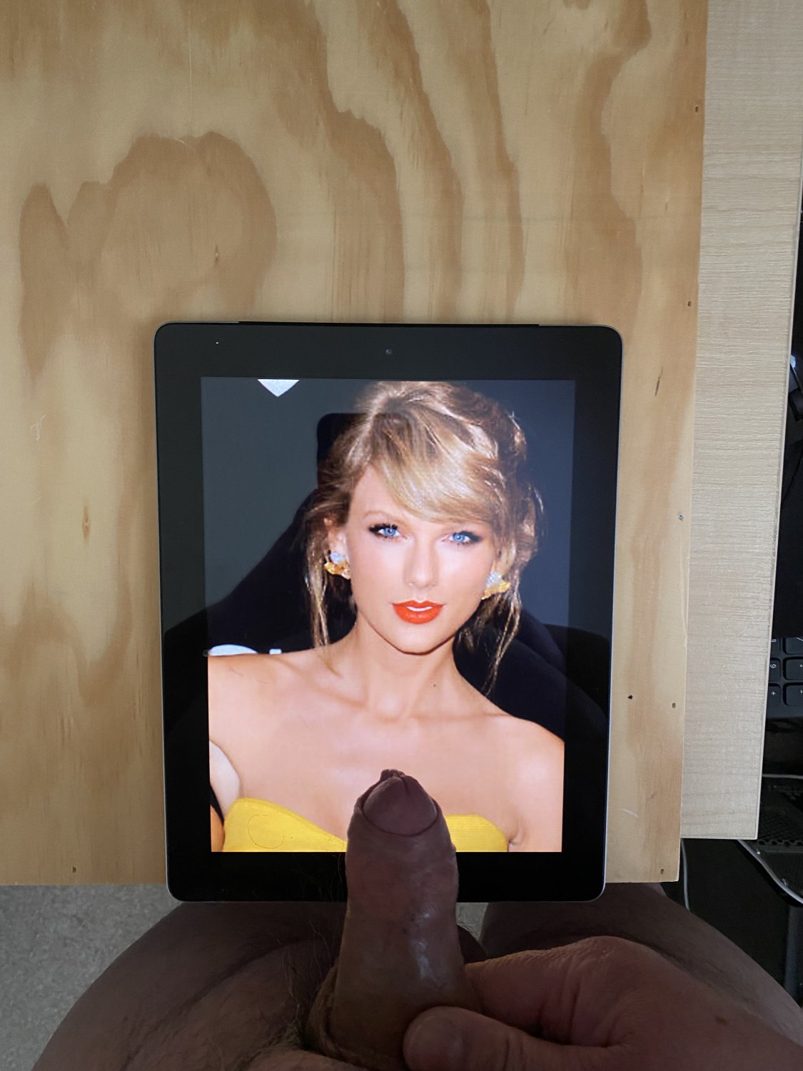 Cocking Taylor Swift #Ww4UZazh