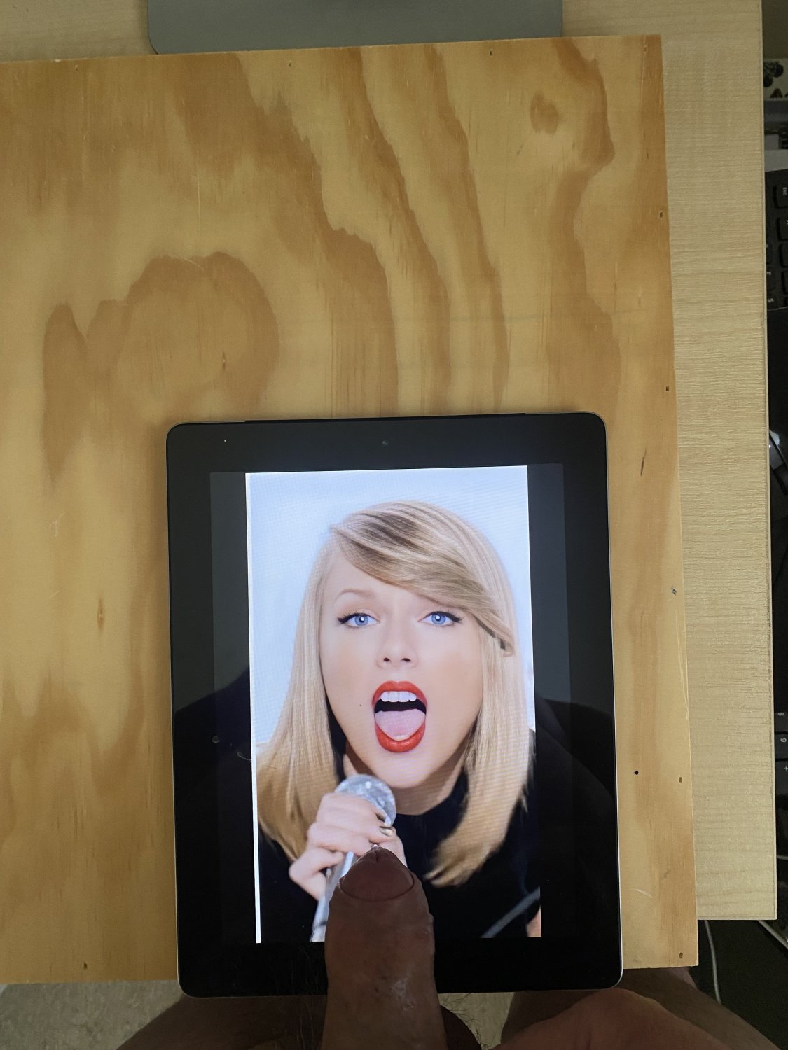 Cocking Taylor Swift #hfNF6BDJ