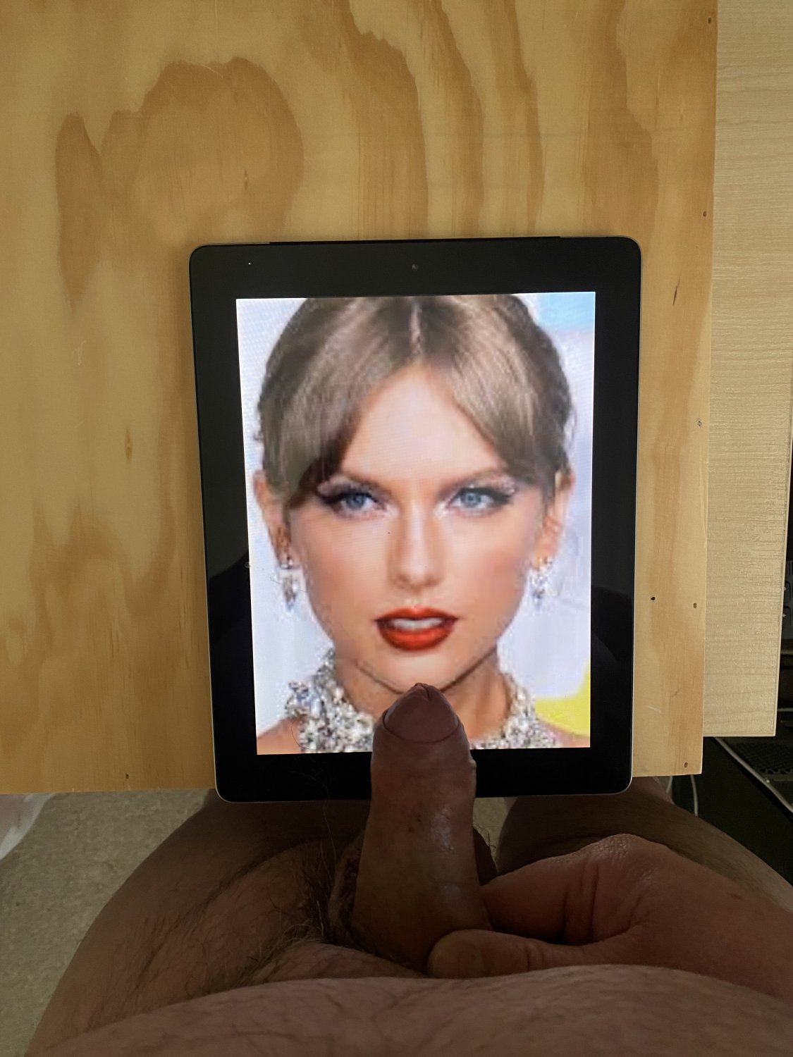 Cocking Taylor Swift #thOM9kU7