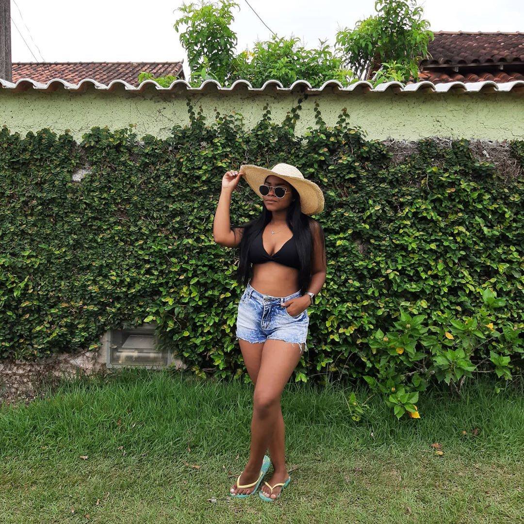 Moreninha 🍒 #gNlJzUta